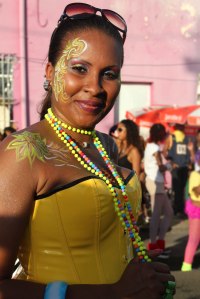 Costumes et maquillages font partie des plaisirs du carnaval. (Martinique)