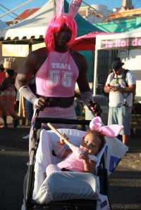 Lors du carnaval, les hommes s'habillent souvent en femme...