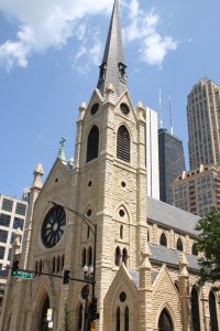 Église près de la Tour Hancock (Chicago)