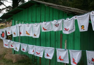 Les papillons monarques, sur une foule d'objets souvenirs.