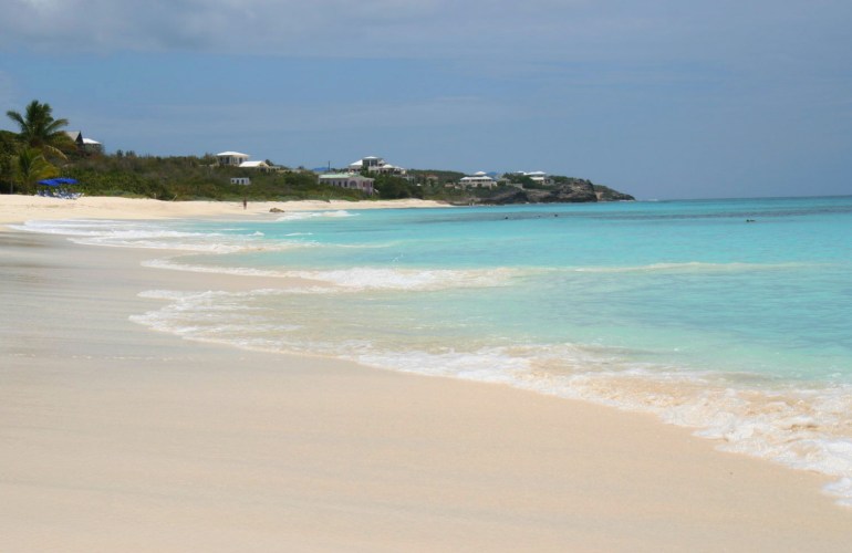 La plage de l'Hôtel Viceroy, à Anguilla.