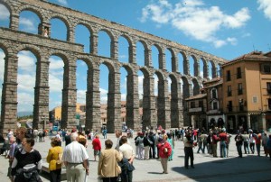 Aqueduc romain, dans le centre de Ségovie, en Espagne.