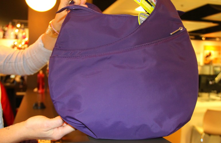 Boutique CAA - sacoche de voyage.