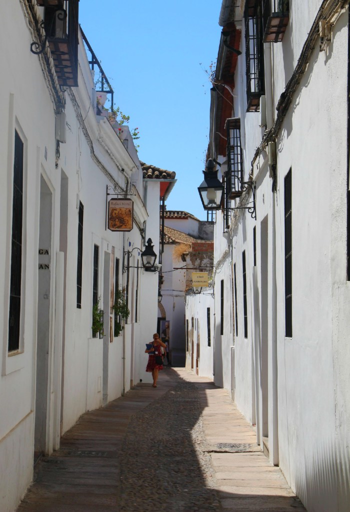 Ruelle, dans la vieille ville de Cordoue, en Andalousie.