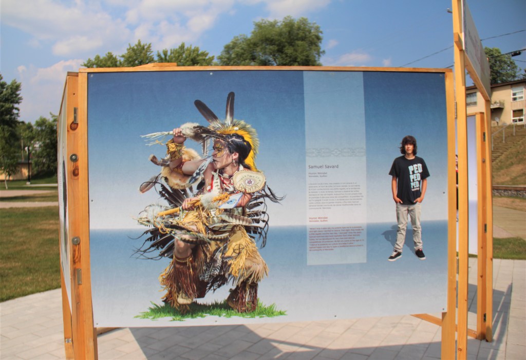 Dans le parc du Centre Sakihikan, à La Tuque