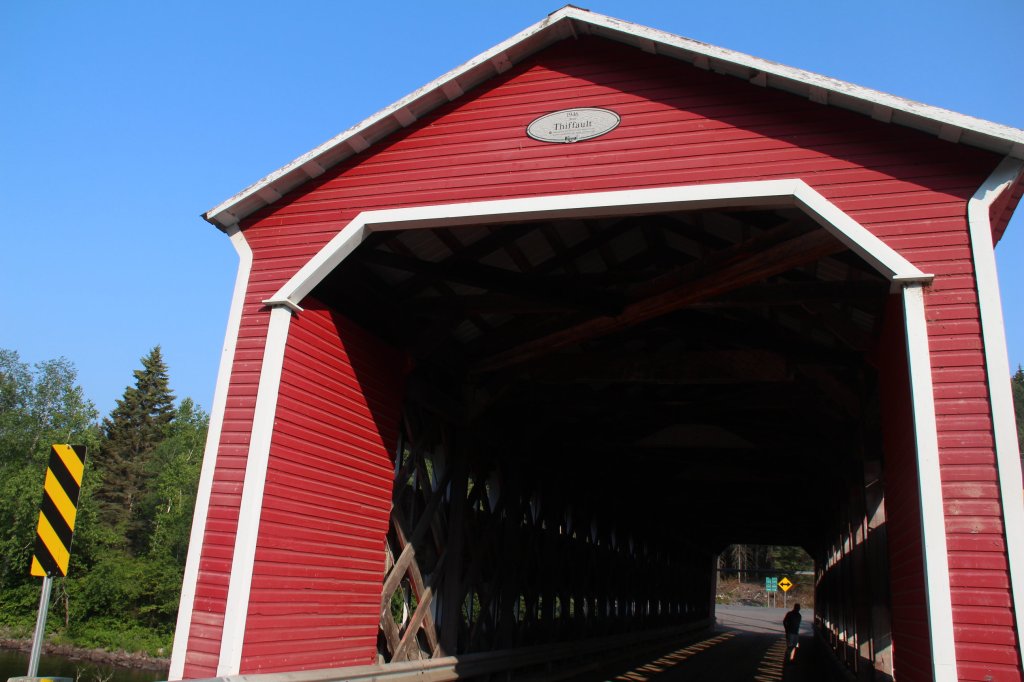 Pont couvert près de La Tuque.