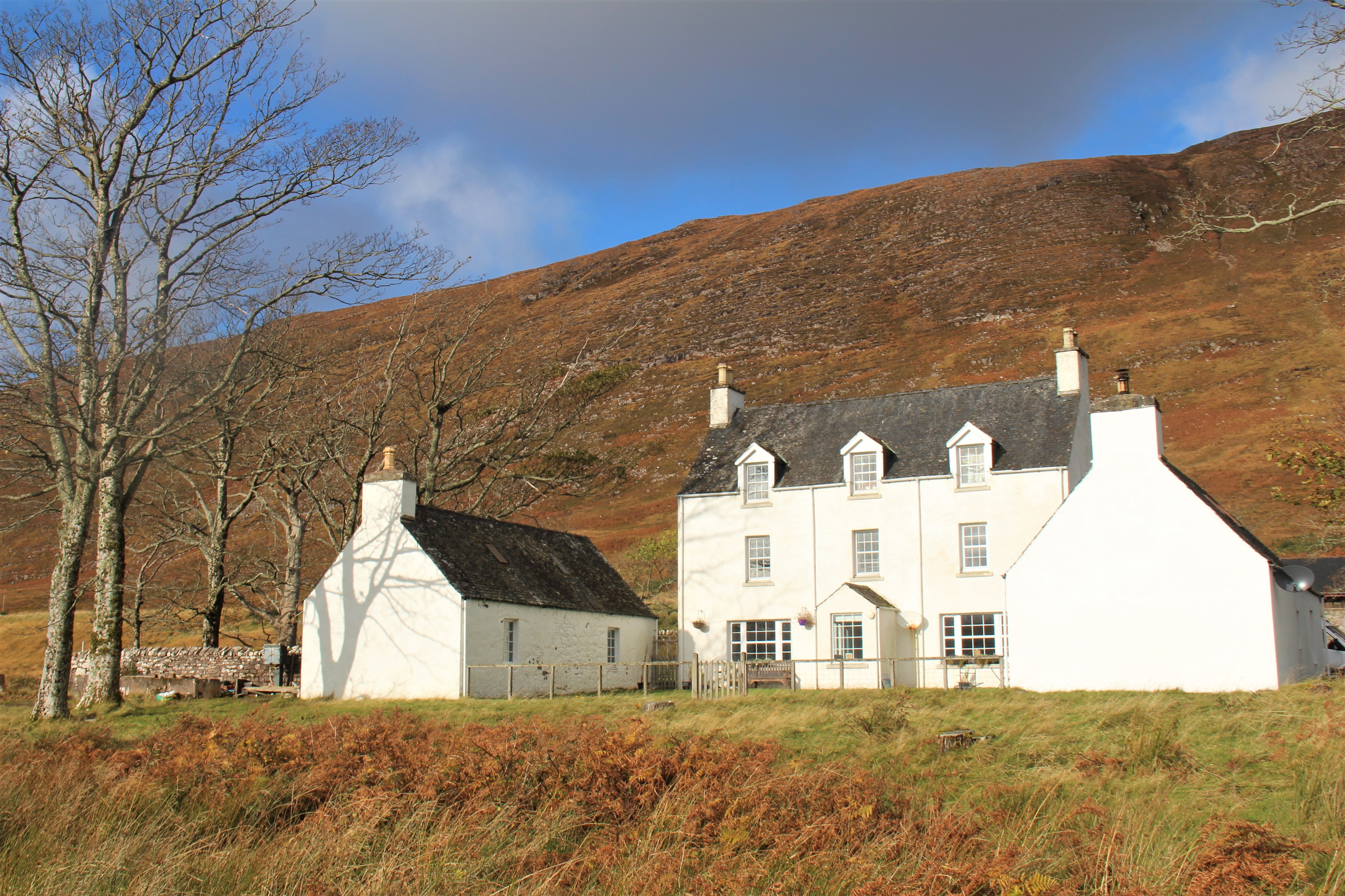 Des bâtiments de ferme, près d'Applecross. (Highlands d'Écosse)