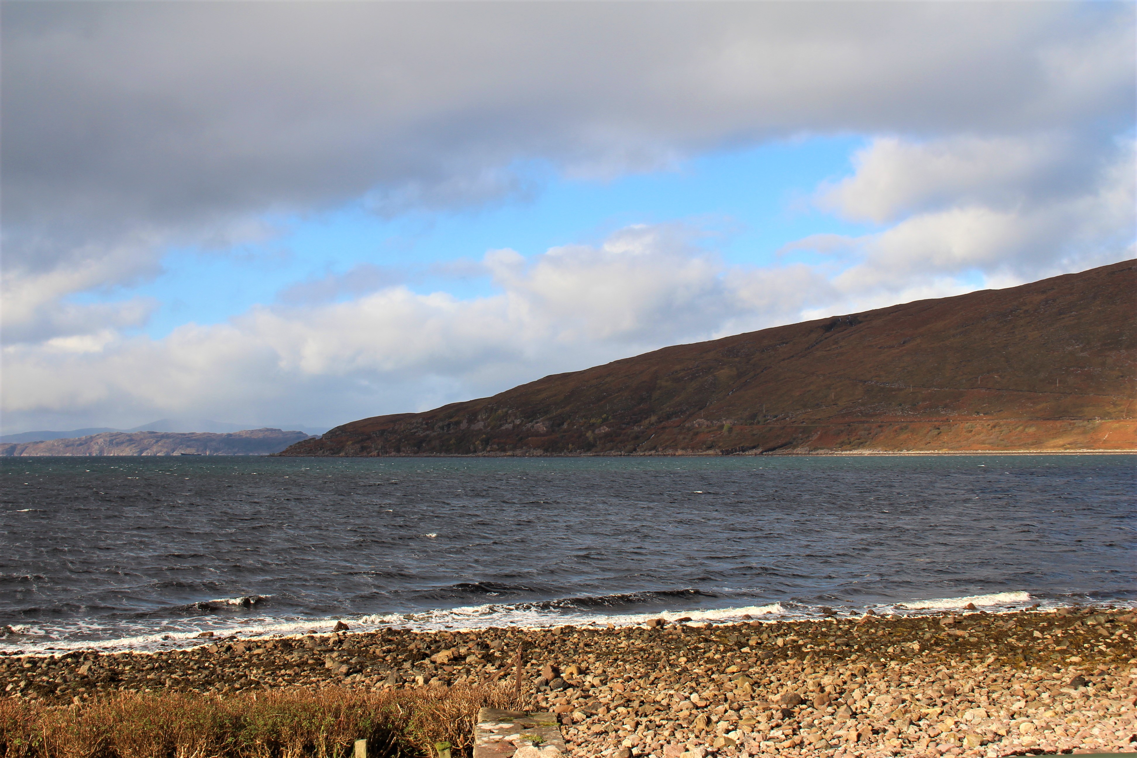 Un des nombreux lacs, dans la région des Highlands