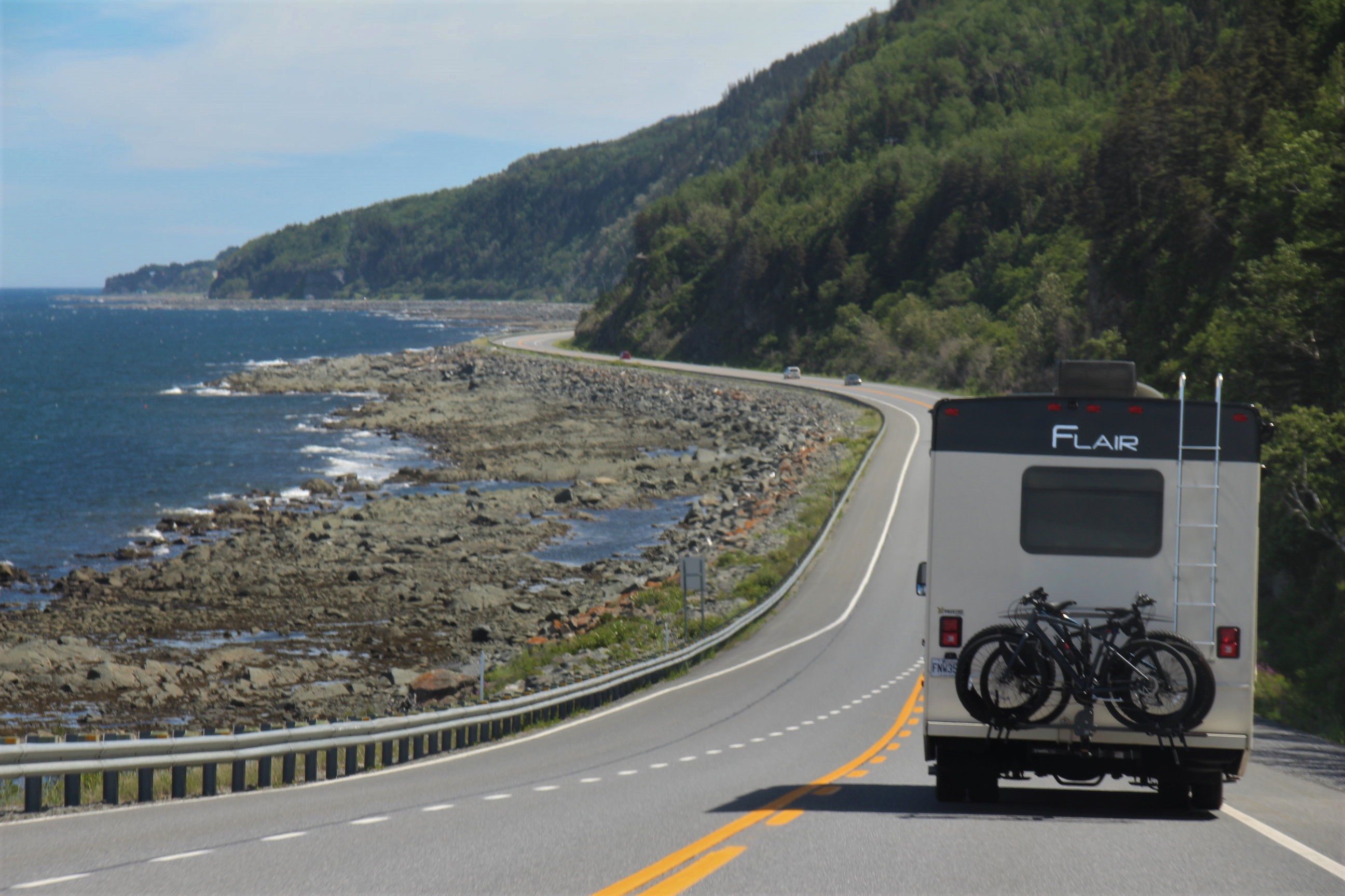 Sur la route, en Haute-Gaspésie,