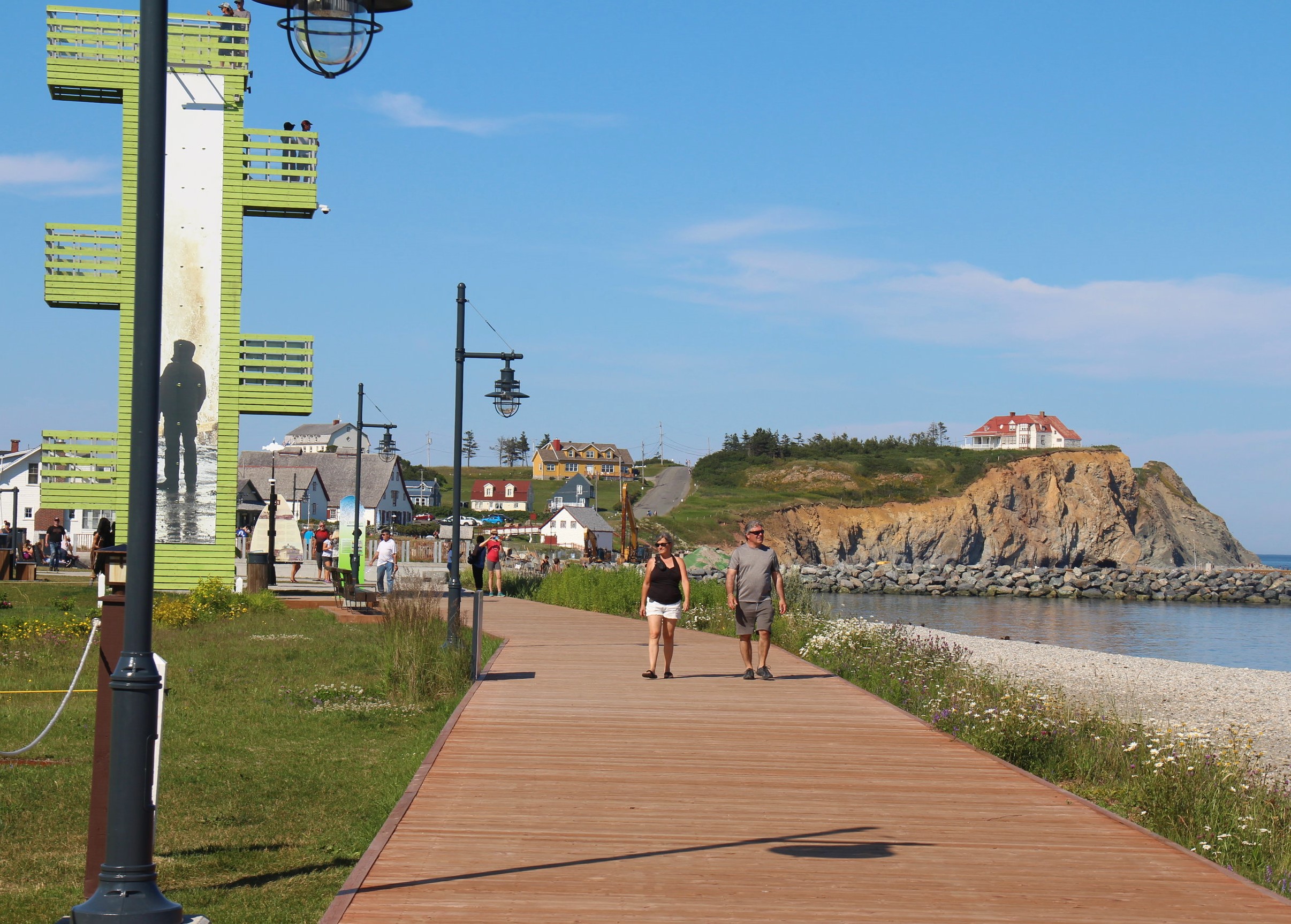 La promenade en bord de mer, à Percé