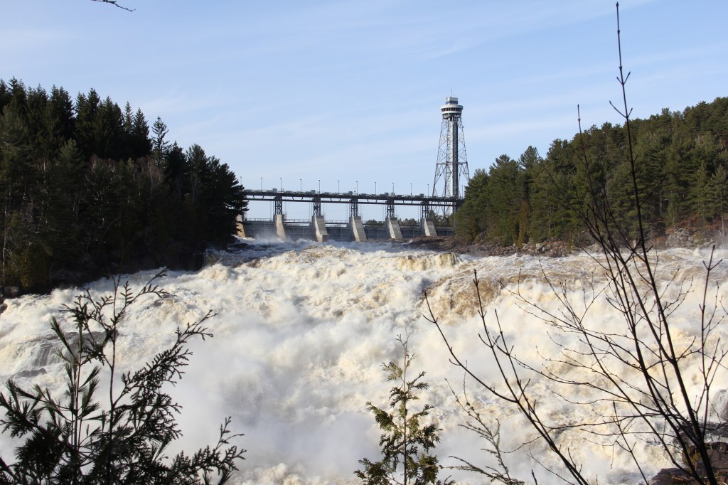 Les chutes de Shawinigan au printemps