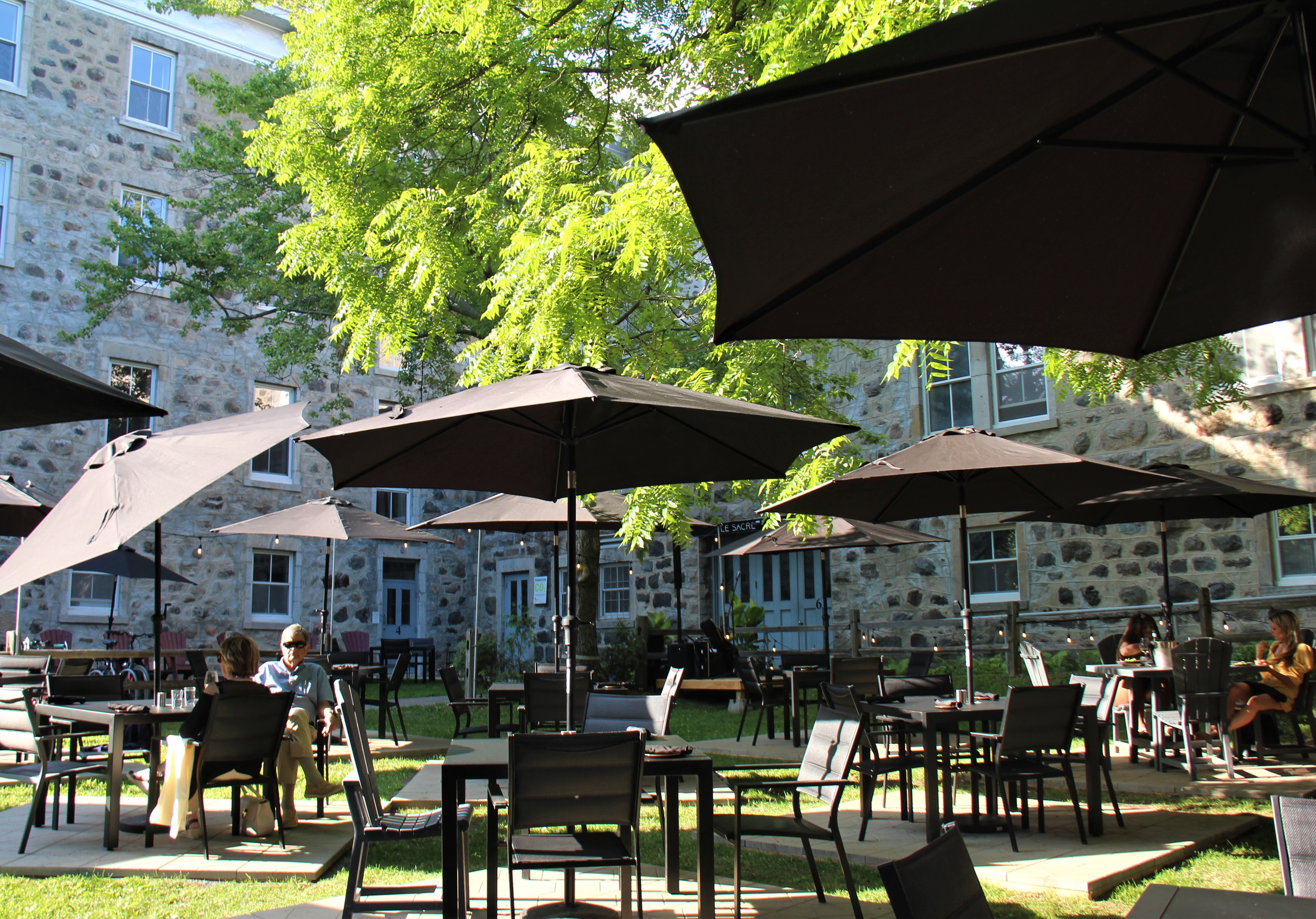 Bistro Sacré, dans l'ancienne abbaye d'Oka