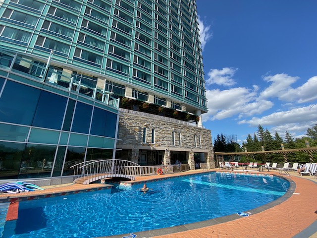 Piscine du Hilton Lac Leamy