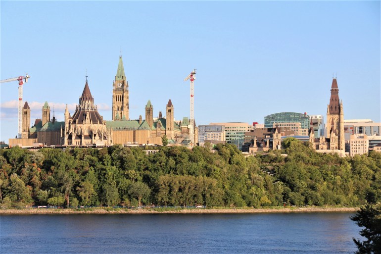 Vue sur le Parlement et la ville d'Ottawa
