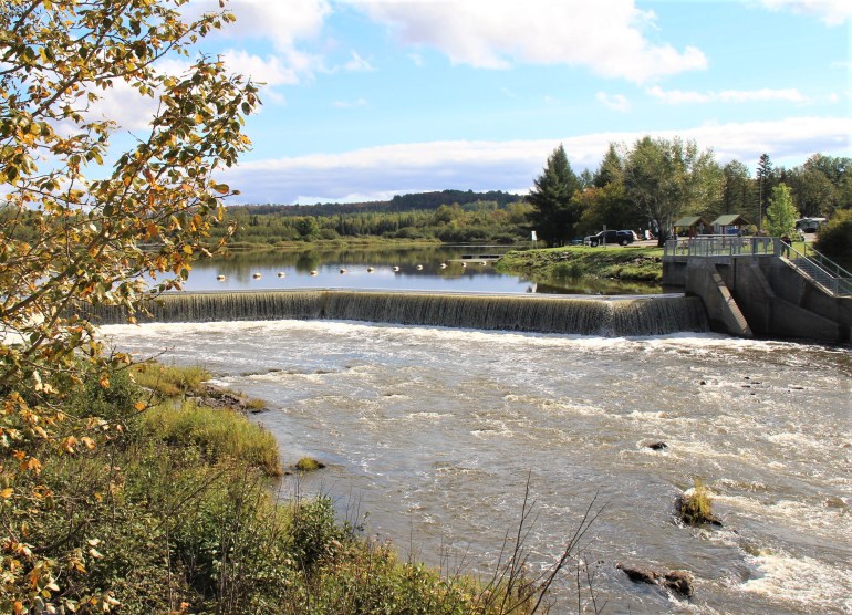 Barrage et parc, au coeur de Scotstown