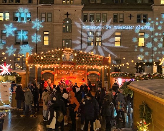 Le marché de Noël allemand, voisin de l'Hôtel de ville