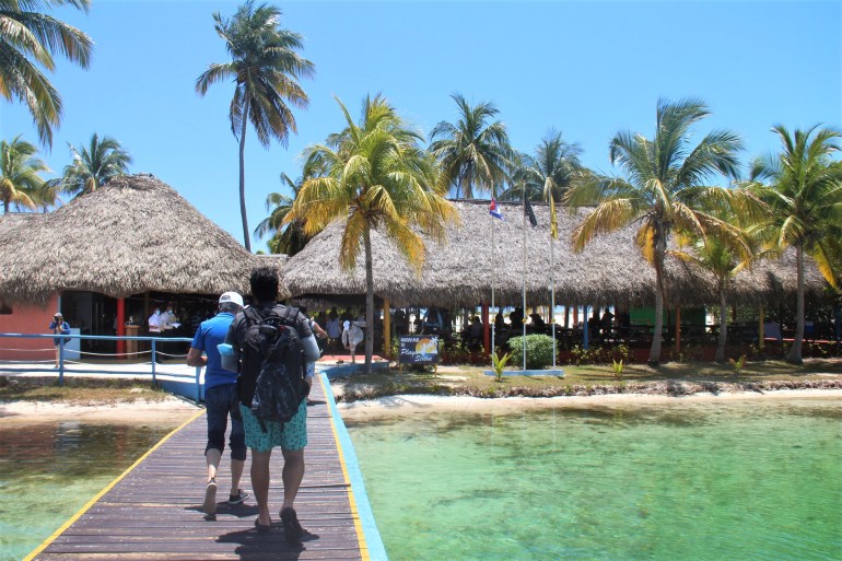 Ponton qui mène à la plage Sirena, à Cayo Largo
