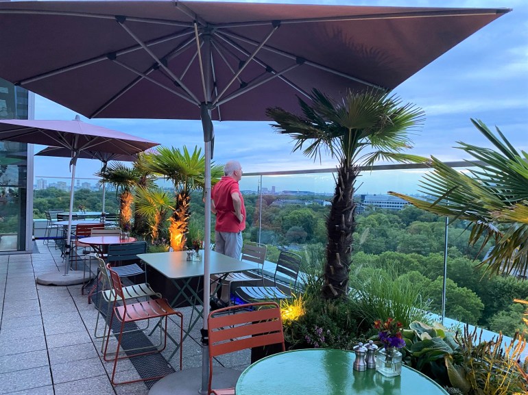 La terrasse du restaurant Neni Berlin.