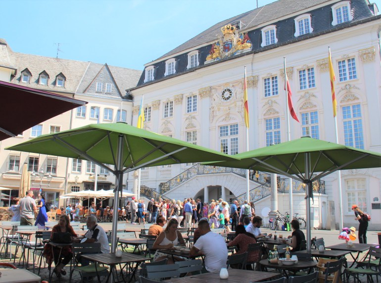 Sur la place du Marché, à Bonn.