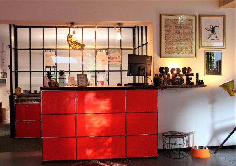 La réception du V-Hotel à Bonn.