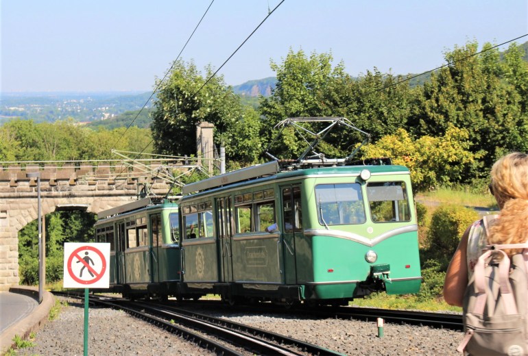 le train à crémaillère de Drachenfels