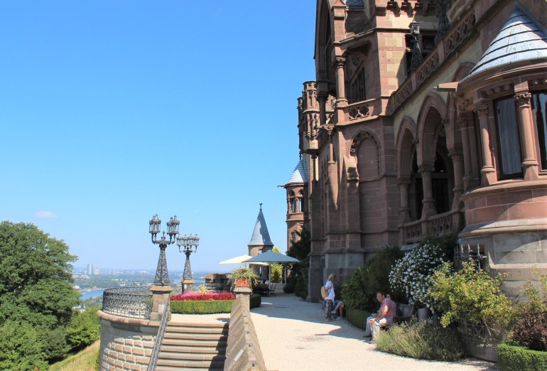 Au château de Drachenberg