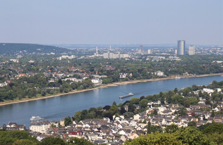 Vue sur le Rhin, depuis le château de Drachenberg