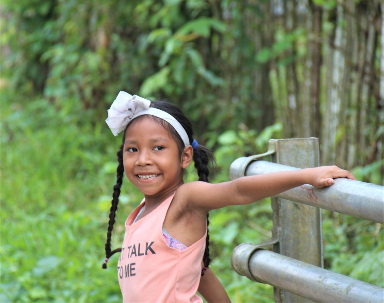 Jeune fille dans l'Amazonie