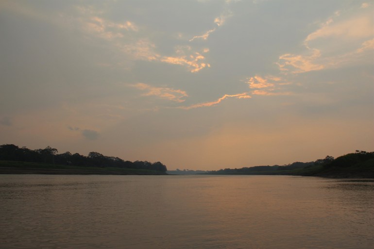 Amazone au coucher du soleil