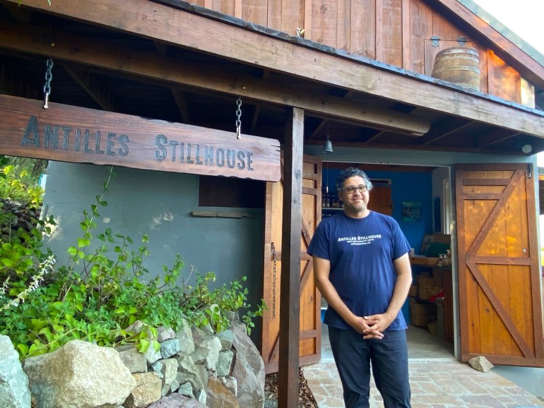 Distillerie Antilles Stillhouse produit des gins et un pastis.