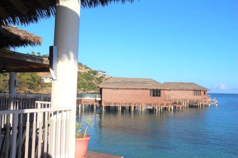 Chambres sur pilotis au Royalton Antigua