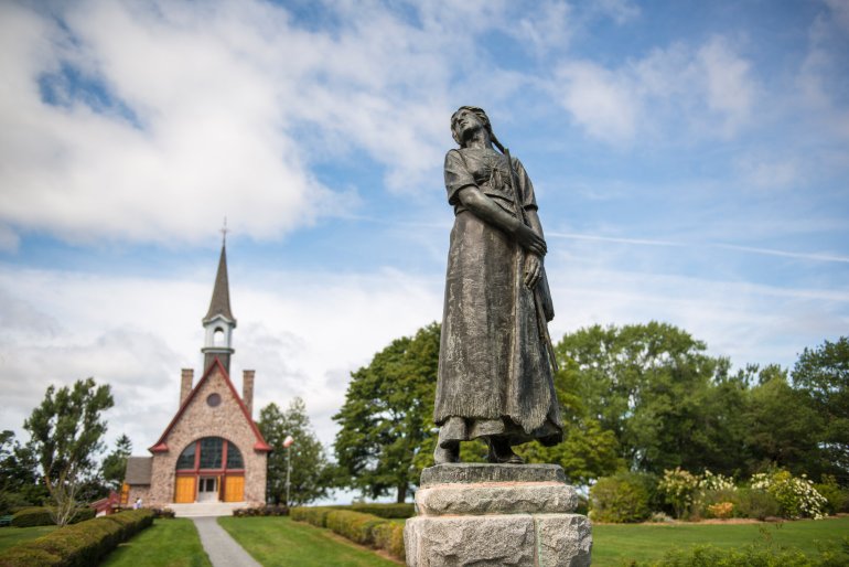 Statue d’Évangeline au lieu historique national de Grand-Pré.